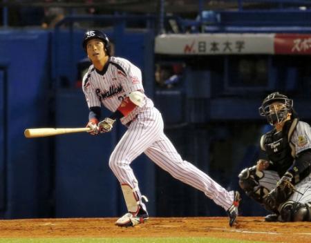 ５回ヤクルト、勝ち越し２ランを放つヤクルト・山田哲人＝神宮（撮影・飯室逸平）