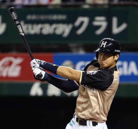 　４回、大谷が右越えに先制ソロを放つ