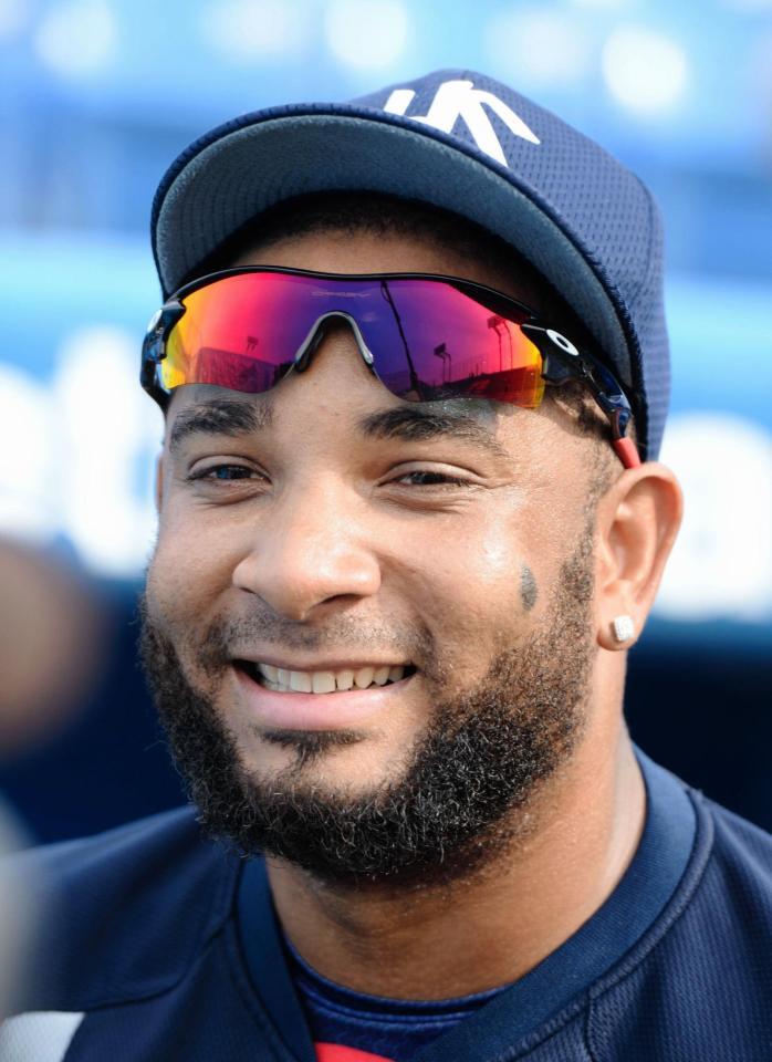 試合前、笑顔で取材に応じヤクルト・バレンティン＝神宮（撮影・開出　牧）