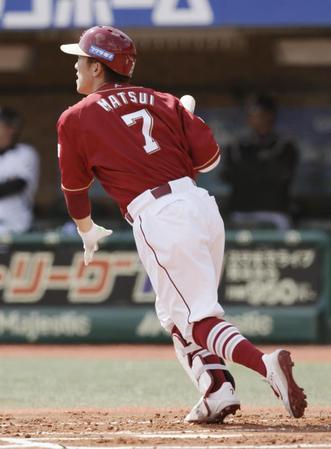 　１回、松井稼が右越えにプロ野球歴代６位に並ぶ通算２５本目の先頭打者本塁打を放つ