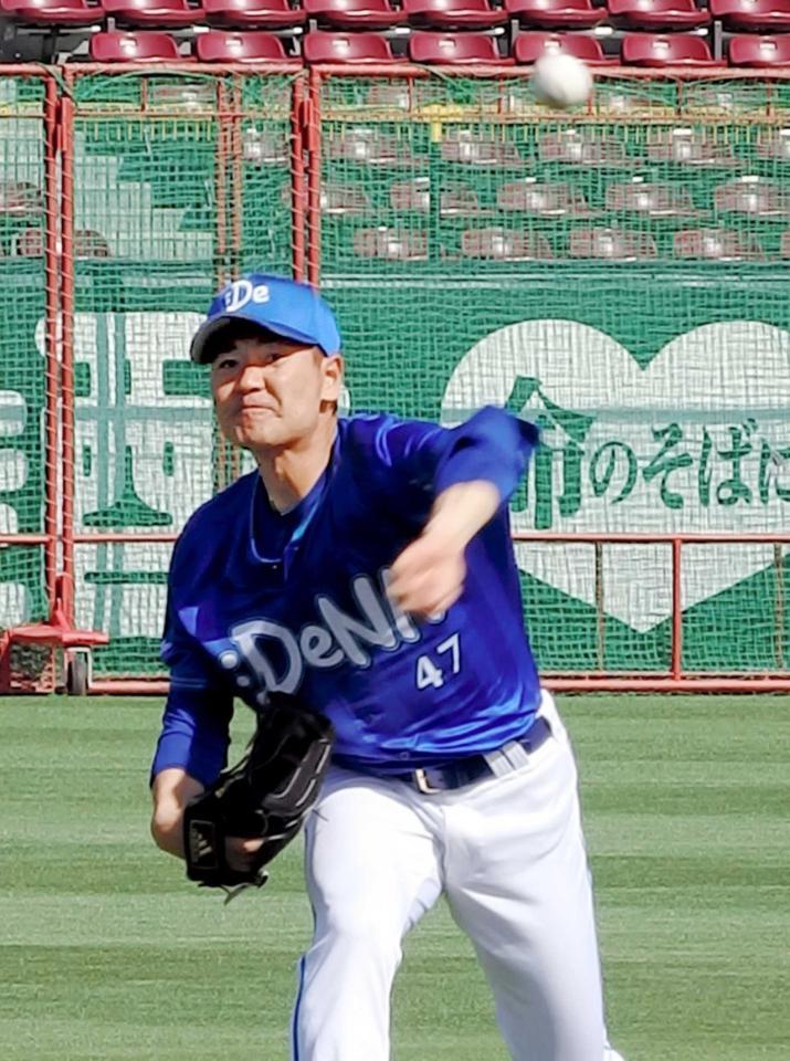 　今季初登板へ力の入ったキャッチボールを見せる高橋