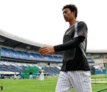 試合前練習で汗を流した田中＝ＱＶＣマリンフィールド（撮影・西岡正）