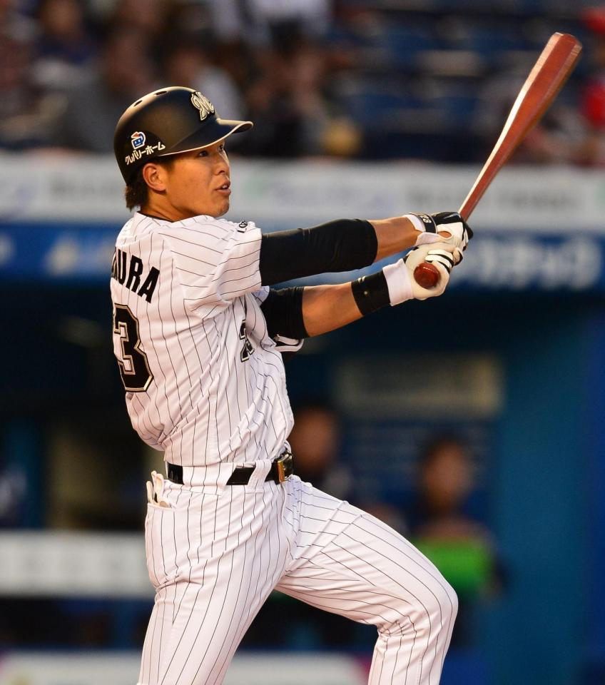 １回、右越えに本塁打を放つ中村（撮影・村中拓久）