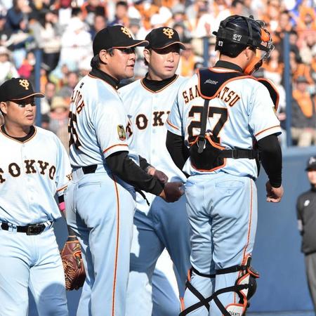 　８回、降板する高木勇