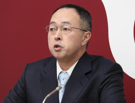 　ＧＭ職に就任して会見する巨人の堤新ＧＭ