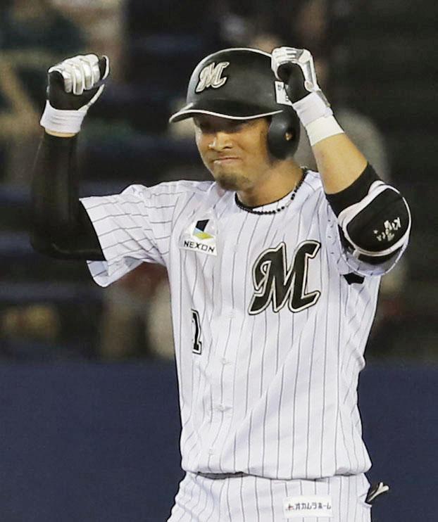 　５回、勝ち越しの２点二塁打を放ち、ガッツポーズするロッテ・清田＝ＱＶＣ