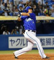 ３回、右越えへ先制ソロを放つ筒香（撮影・吉澤敬太）