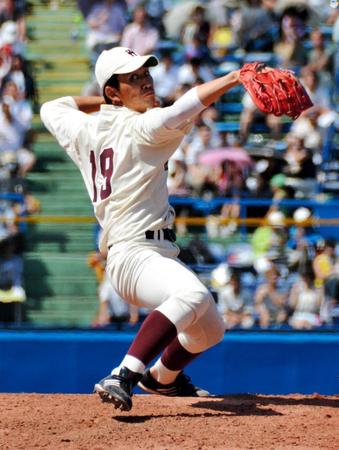 リーグ戦初先発で７回２失点、11奪三振と好投し、今季３勝目を挙げた早大・小島