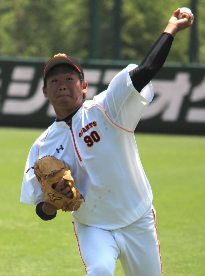 　オリックス戦の先発に向けてキャッチボールする田口