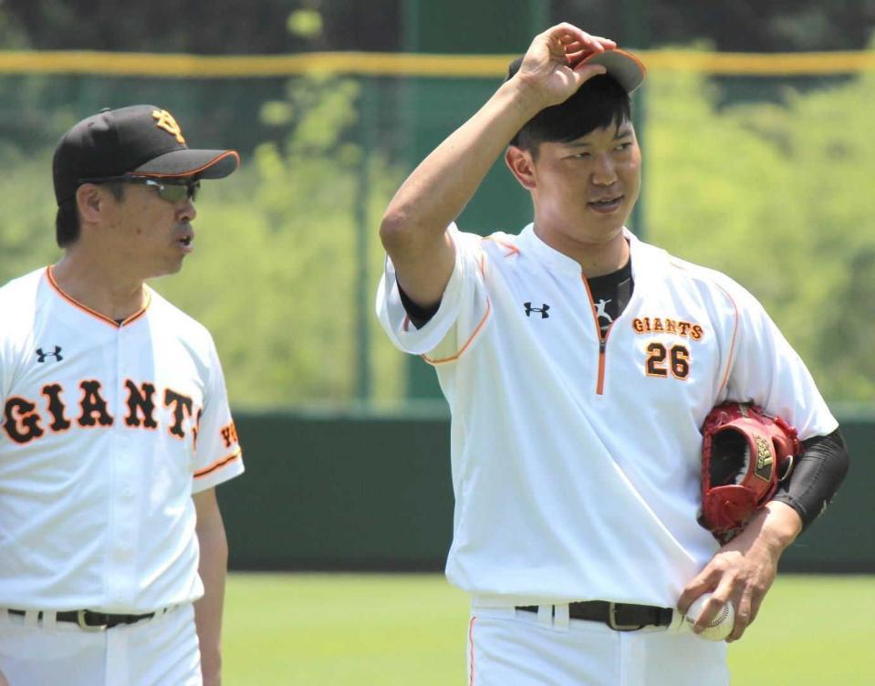 　投手練習に参加した内海（右）