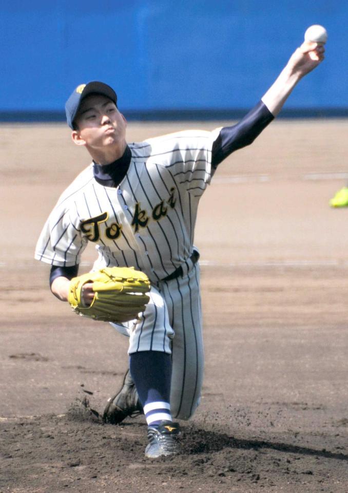 　報徳学園との練習試合で、１０奪三振で２失点完投した東海大相模・小笠原