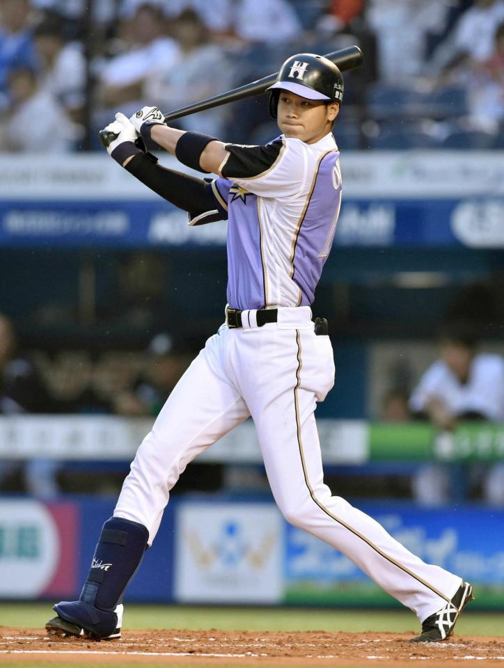 　２回、左越えに先制二塁打を放つ大谷