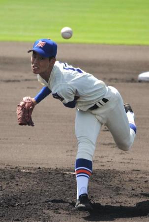 ２年生ながらプロ６球団のスカウトが視察した神戸国際大付・東郷＝明石トーカロ