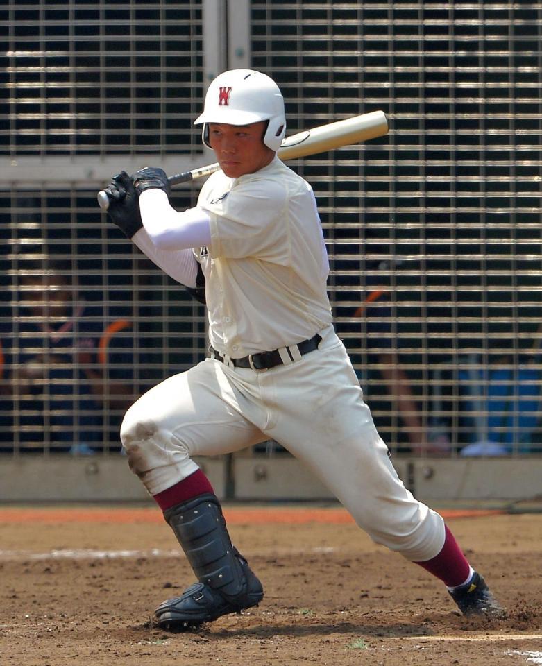 ５回早実２死、中前打を放ち猛打賞の清宮＝八王子市民球場（撮影・堀内翔）