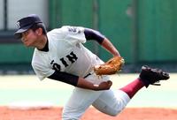 ４回、２番手で登板した大阪桐蔭・香川麗爾＝南港中央（撮影・山口　登）