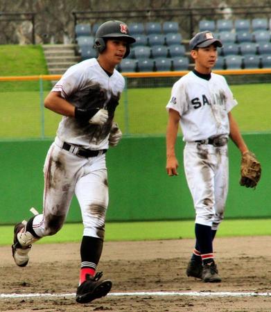 ８回、右越え２ランを放った広陵・喜多＝しまなみ（撮影・市尻達拡）