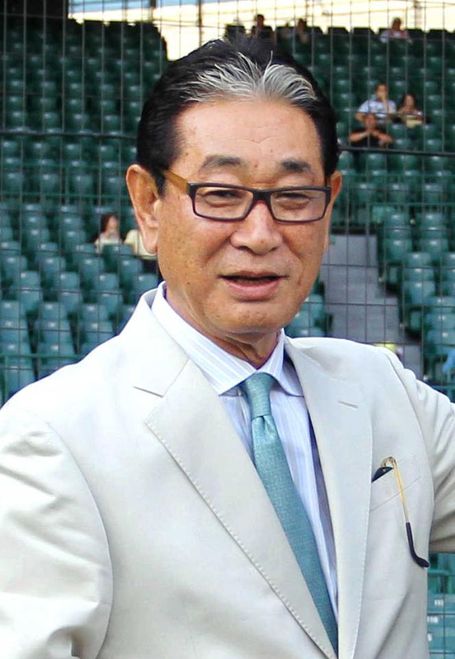 　松井稼の日本通算２０００安打を祝福した星野ＳＡ