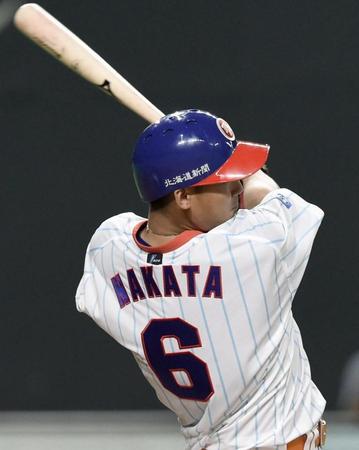 　８回日本ハム１死二塁、中田が左翼線に勝ち越し打を放つ＝札幌ドーム