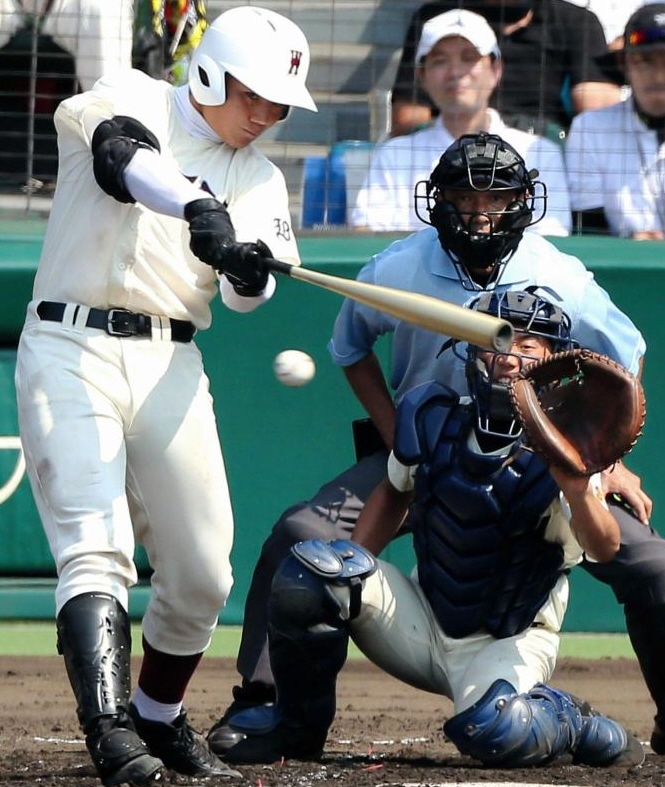 　タイムリーを放つ早実・清宮（８月８日撮影）