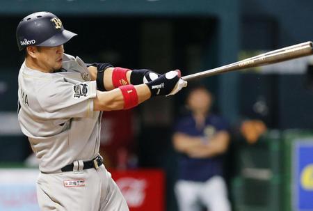 　１回オリックス２死一塁、中島が左中間に先制の２点本塁打を放つ＝ヤフオクドーム