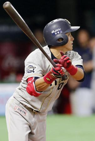 　３回オリックス無死、小田が中越えに勝ち越し本塁打を放つ＝ヤフオクドーム