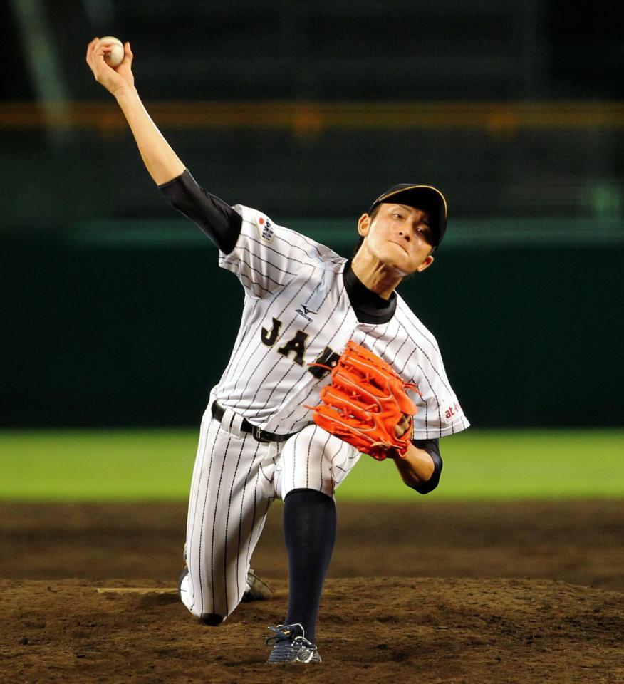 ９回に登板した県岐阜商・高橋純平＝甲子園（撮影・保田叔久）