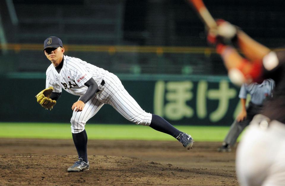 先発した東海大相模・小笠原＝甲子園（撮影・保田叔久）