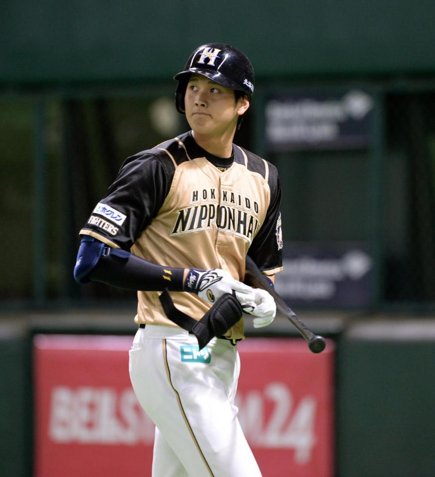 　延長１２回、三振に倒れた代打・大谷