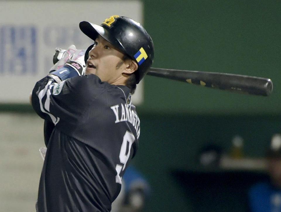 　６回ソフトバンク無死、柳田が左越えに30号ソロを放つ＝旭川