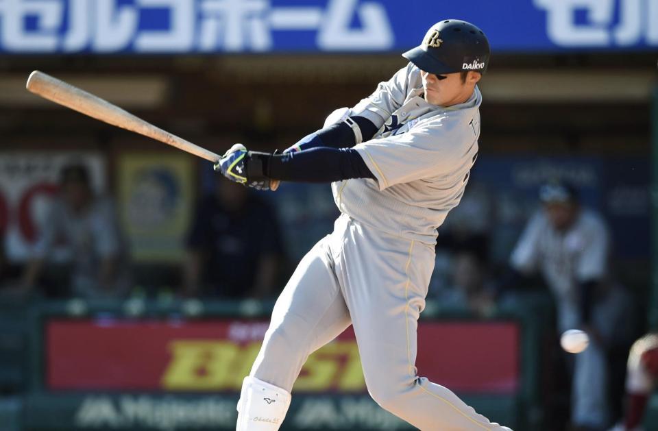 　７回、空振り三振に倒れるＴ－岡田