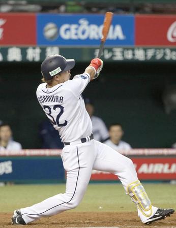 　８回西武１死、浅村が左越えに勝ち越しの満塁本塁打を放つ＝西武プリンスドーム