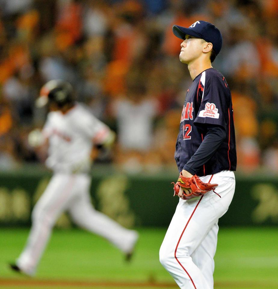 　２回、長野に２ランを浴びた石山（撮影・西岡正）