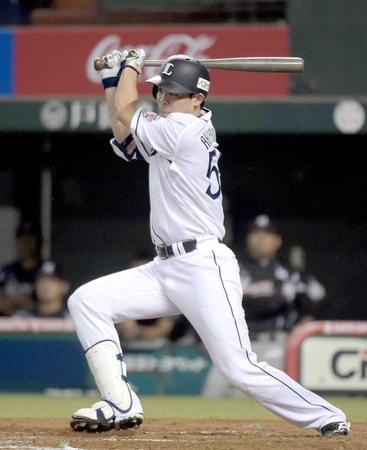 　３回、左前打を放つ秋山