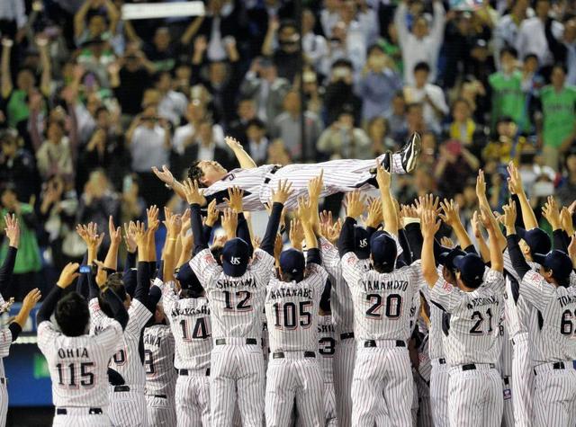 ヤクルト史上初 神宮でビールかけ 野球 デイリースポーツ Online