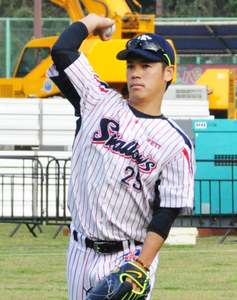 　日本シリーズに向けて練習を再開し、調整するヤクルト・小川＝神宮