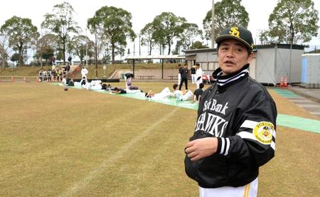 秋季キャンプ初日、工藤監督は始動すれど指導せず…。選手たちを見守る一日だった