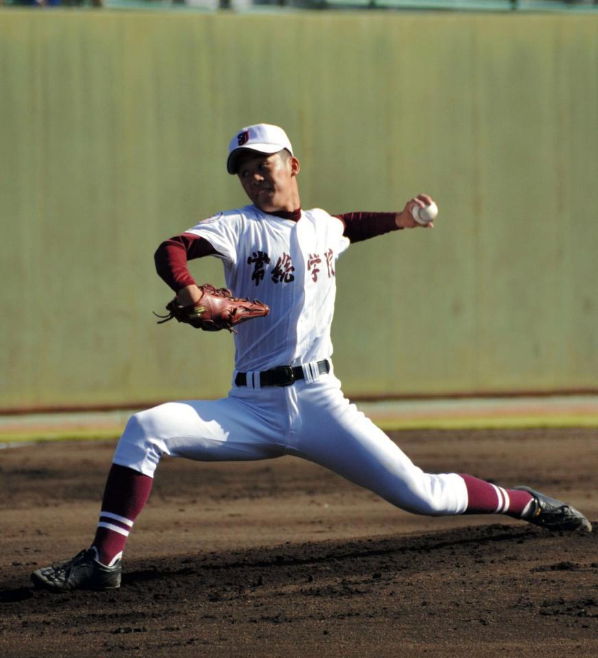 １失点で２試合連続完投し、チームを４強入りに導いた常総学院・鈴木
