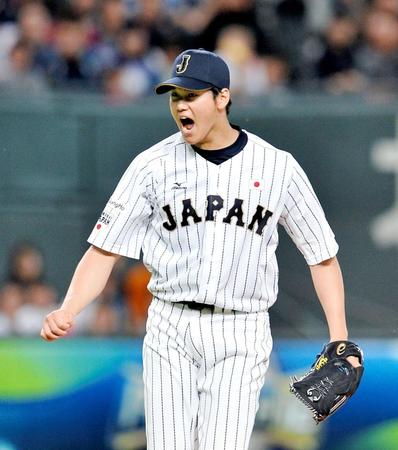 ３回を完璧に抑え雄たけびを上げる大谷（撮影・園田高夫）