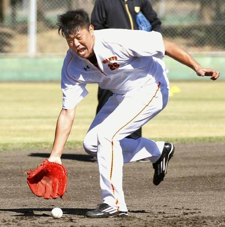 　特守を受ける巨人・内海＝宮崎