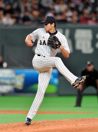 ５回のピンチで力投する日本・大谷翔平＝札幌ドーム（撮影・園田高夫）