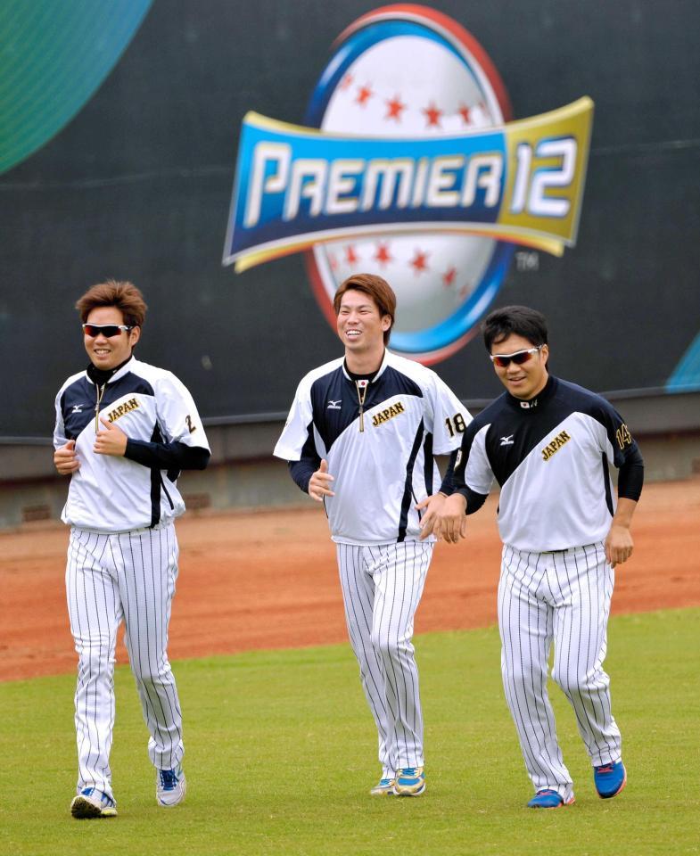 　西(左）、則本（右）とランニングする前田（撮影・西岡正）