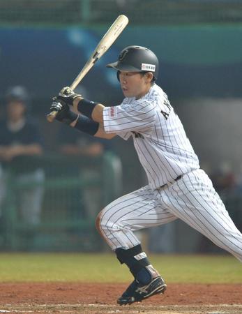 ８回日本２死二、三塁、中村晃は中前適時打を放つ＝台湾・桃園国際棒球場（撮影・西岡正）