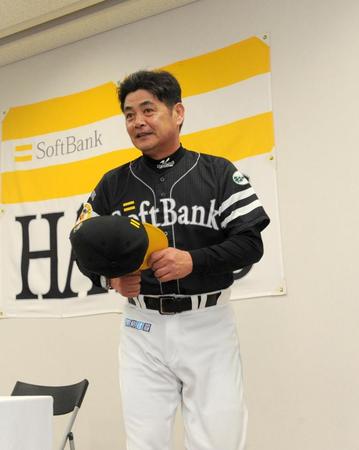 　正力松太郎賞を受賞、会見を終えて引き揚げる工藤監督