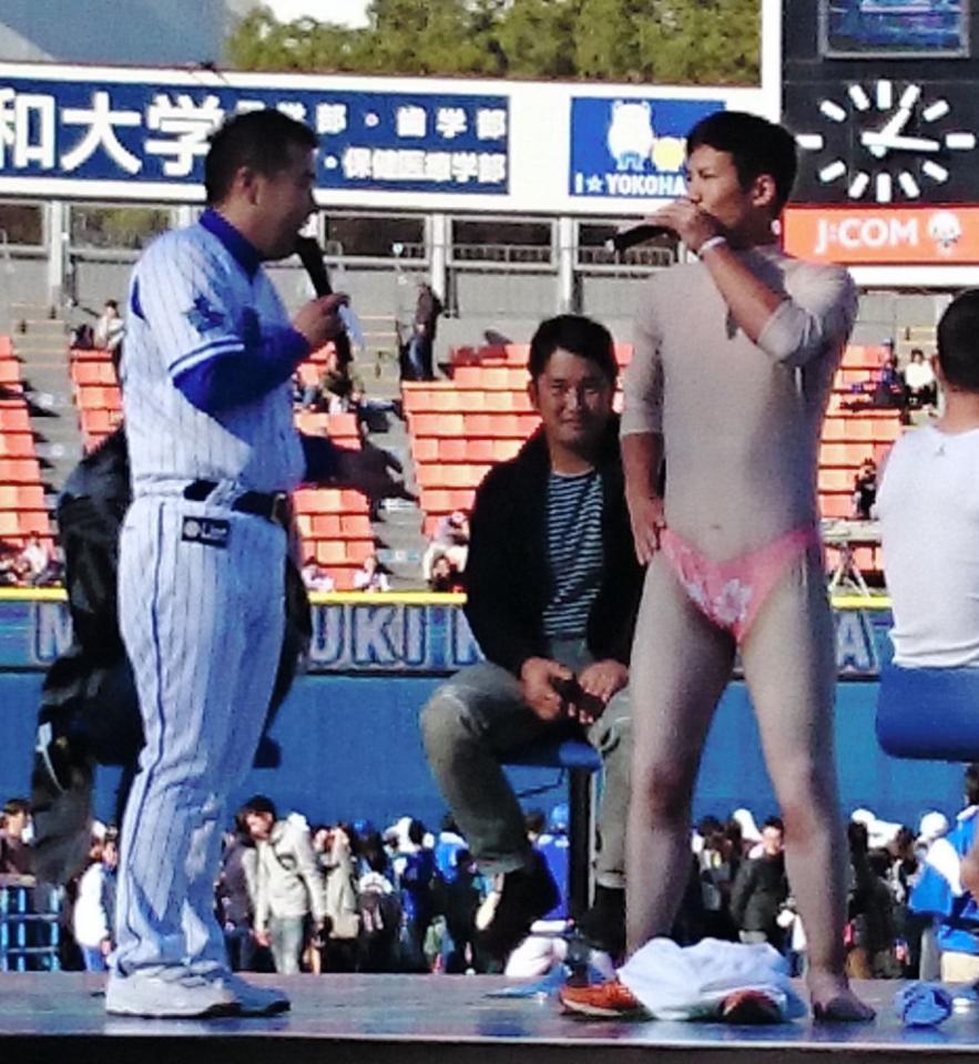 ラグビージャージーを脱いで、“とにかく明るい桑原”に変身