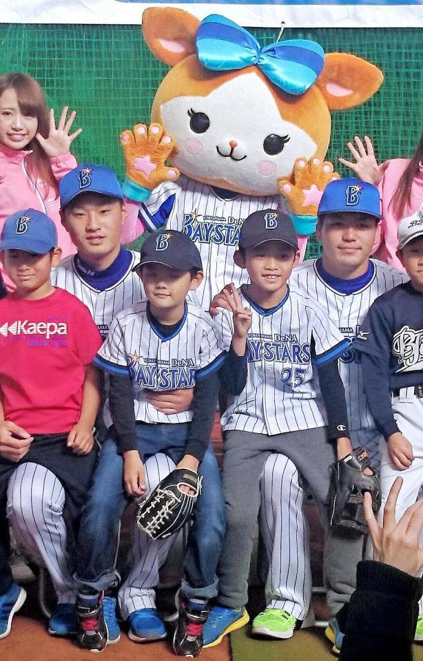 野球教室を行った石田（右）と高城