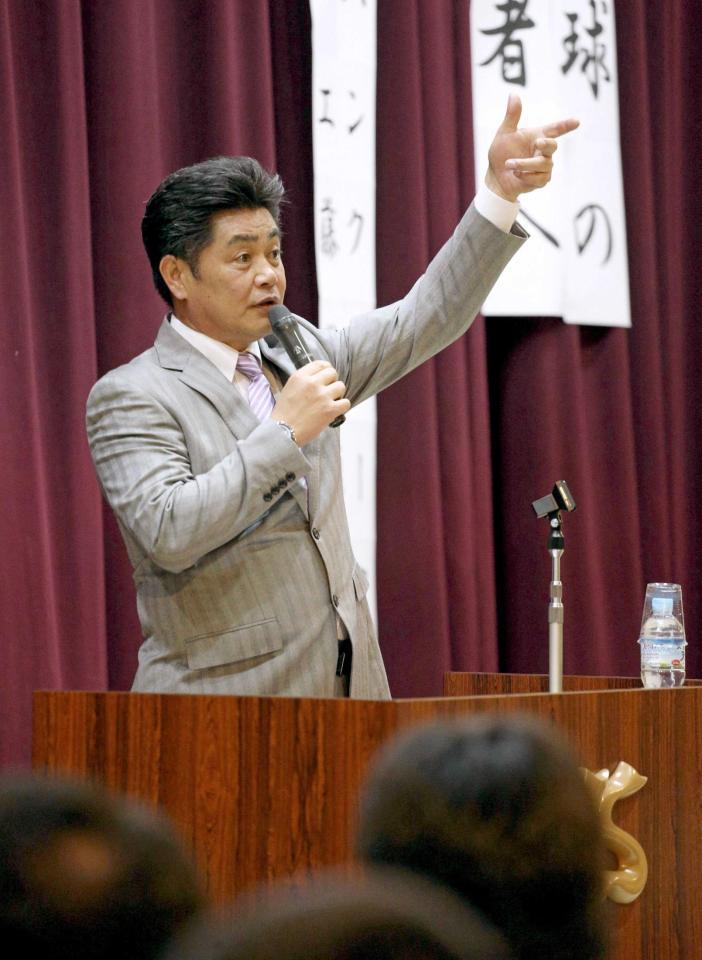 　東京都の高校野球指導者に講演する工藤監督