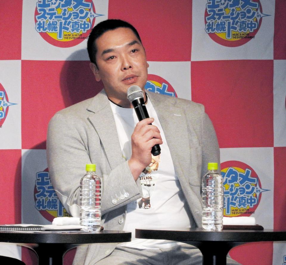 真剣な表情で今季を振り返る阿部