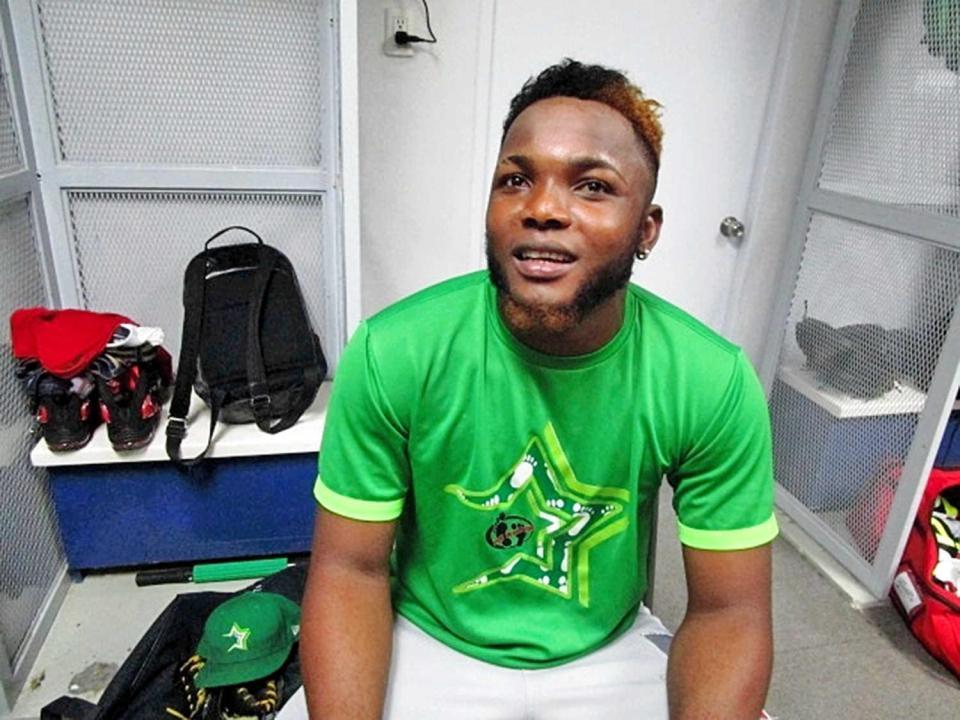 　阪神入団の準備はできていると話すドリス（撮影・小林信行）