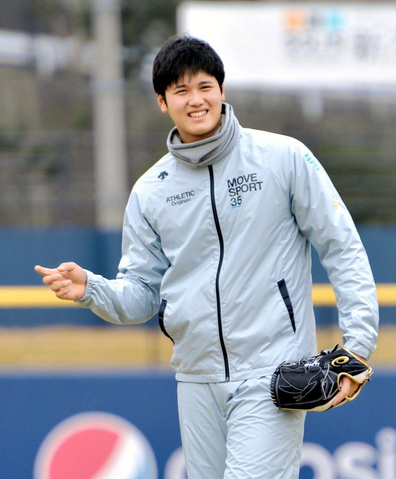 笑顔でトレーニングする大谷