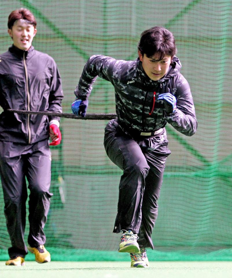 　下半身を鍛える西野